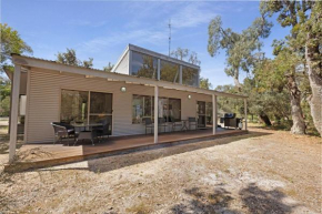 Beluga - Waterfront Retreat